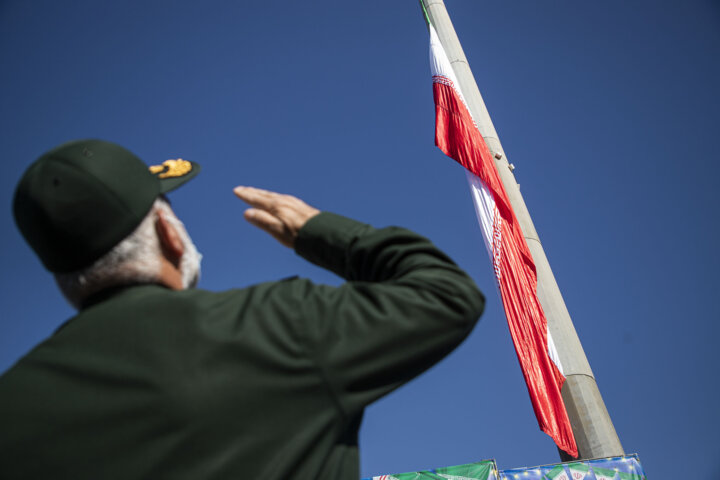 ۴۳ سال ایستادگی پای یک « آری»