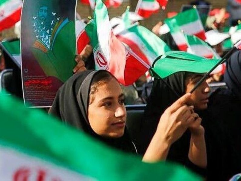 دهه مبارک فجر فرصت مناسبی برای تبیین شاخصه های انقلاب اسلامی است