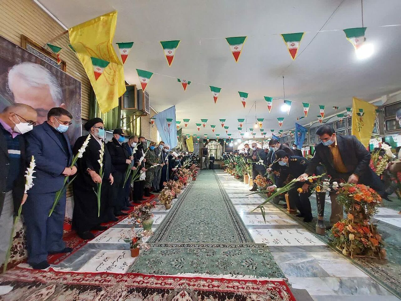 گلزار شهدای ورامین گلباران شد
