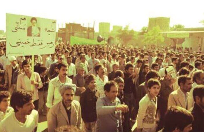 جوانان انقلابی هرمزگان با کار فرهنگی علیه رژیم پهلوی مبارزه می کردند  جوانان انقلابی هرمزگان با کار فرهنگی علیه رژیم پهلوی مبارزه می کردند