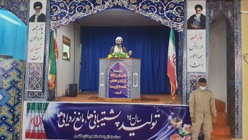 امام جمعه: درختان مضر قشم با درختان مثمر جایگزین شود