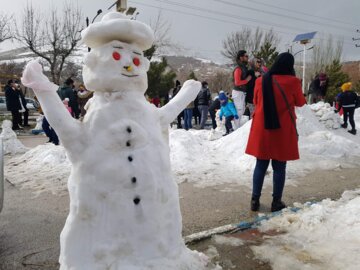 برگزاری جشنواره آدم برفی در همدان