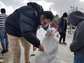 برگزاری جشنواره آدم برفی در همدان