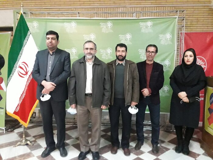 نمایشگاه آثار برگزیده جشنواره هنرهای تجسمی فجر در اراک افتتاح شد 