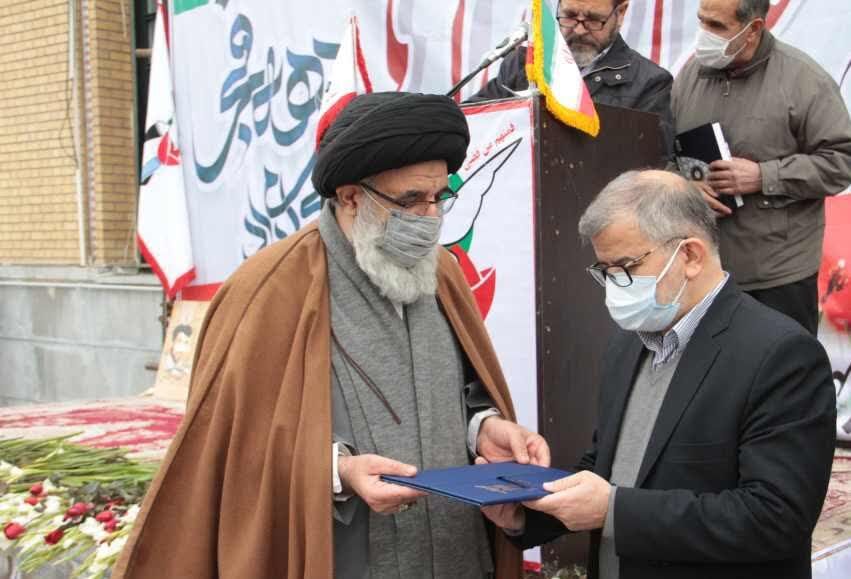 اهدای لوح سپاس معاون رییس جمهور به استاندار البرز 