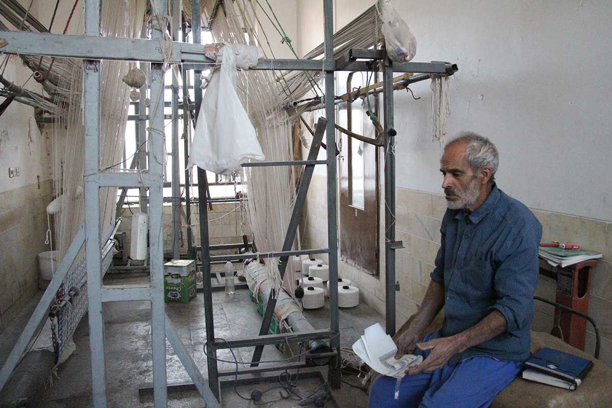 کتیبهنگاری بر تار و پود زیلوی میبد 3