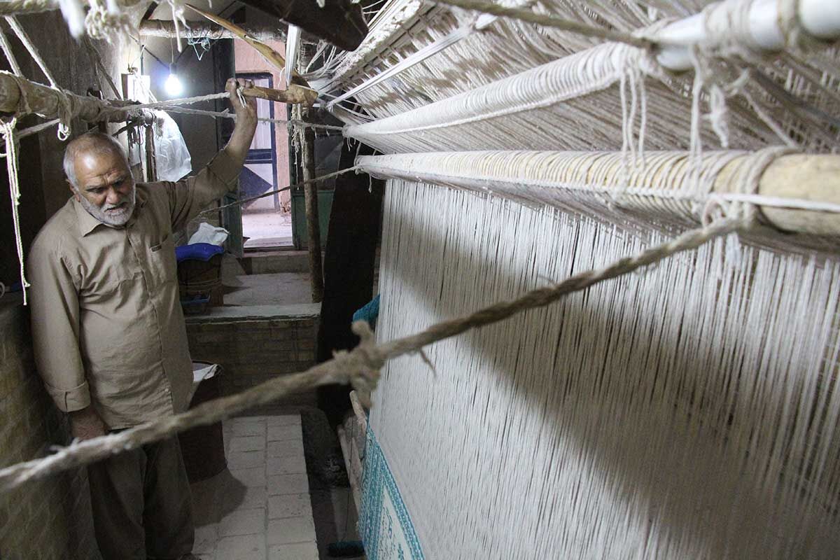 کتیبهنگاری بر تار و پود زیلوی میبد 2