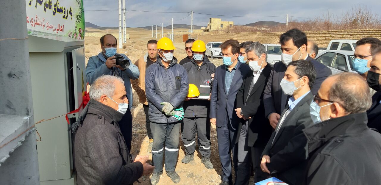 یک روستای تاکستان در دهه مبارک فجر از نعمت برق برخوردار شد