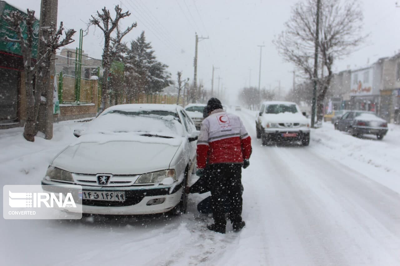 آماده‌باش امدادگران هلال احمر در برف و باران ۷ استان/ توصیه‌هایی برای پیشگیری از تصادفات