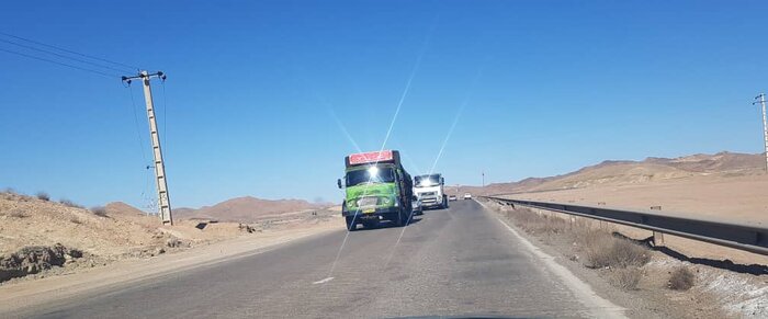 جاده باریک و پرچاله قطب فولاد در بردسیر