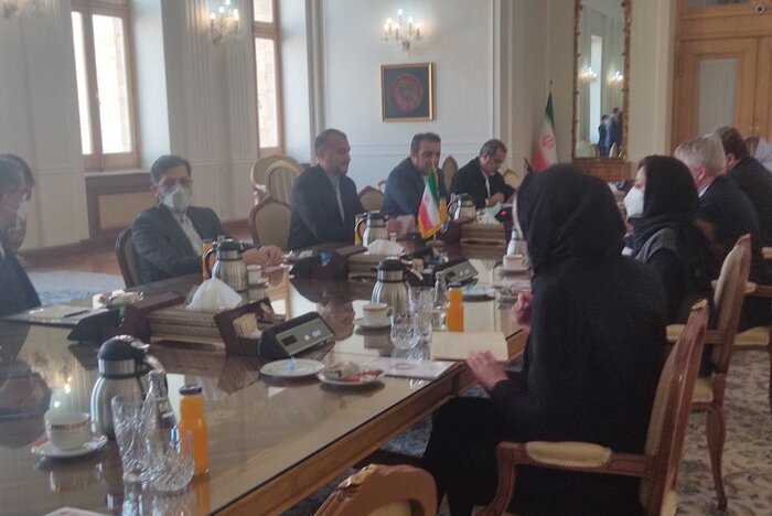 Canciller iraní se reúne con homólogo finlandés en Teherán