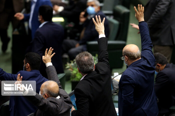 تعطیلی پنجشنبه ادارات در دوراهی طرح و لایحه