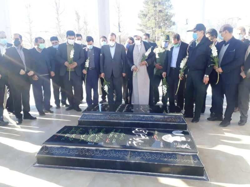استاندار ایلام به مقام شامخ شهدای بدره ادای احترام کرد استاندار ایلام به مقام شامخ شهدای بدره ادای احترام کرد