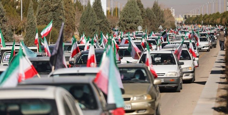 Défilés en véhicule à Téhéran pour le 43e anniversaire de la Révolution islamique en plein Covid19
