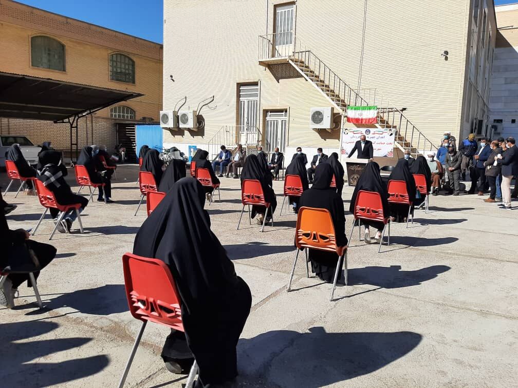 ۳۵ سری جهیزیه به نوعروسان کمیته امداد امام خمینی(ره)دشت آزادگان اهدا شد 