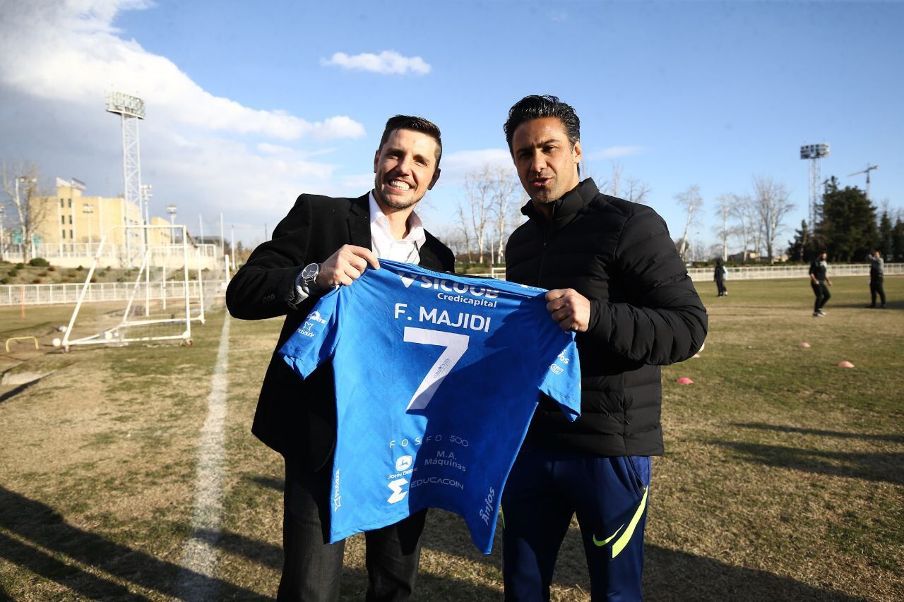 جانواریو تمرین استقلال را به هم ریخت و از فرهاد هدیه گرفت