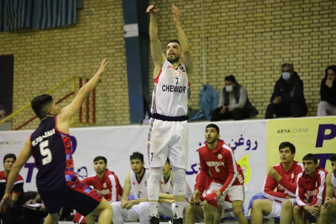 تیم بسکتبال شیمیدر قم، عقاب تهران را پشت سر گذاشت تیم بسکتبال شیمیدر قم، عقاب تهران را پشت سر گذاشت