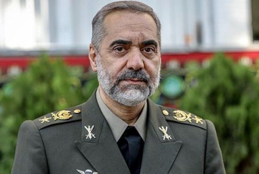 وزیر دفاع: انقلاب اسلامی پیام ایستادگی و آزادی خواهی را به جهانیان صادر کرد