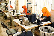 ۳۰ نفر در کارگاه تولید پوشاک به همت بسیج و خیرین شیراز مشغول به کار شدند