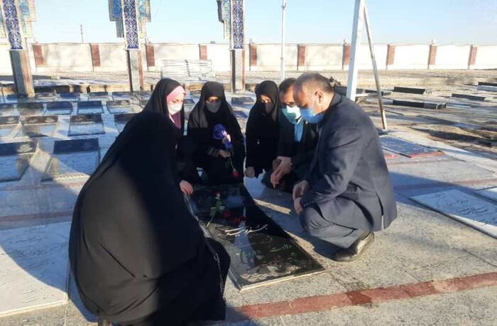 گلزار شهدای فرهنگی و دانش آموز گنبدکاووس عطرافشانی شد