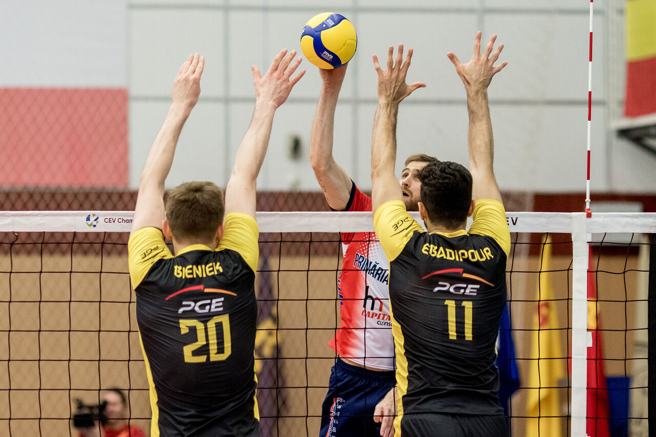 شهداب یزد و رفسنجان مرحله یک چهارم نهایی لیگ برتر والیبال به دیدار هم می روند شهداب یزد و رفسنجان مرحله یک چهارم نهایی لیگ برتر والیبال به دیدار هم می روند