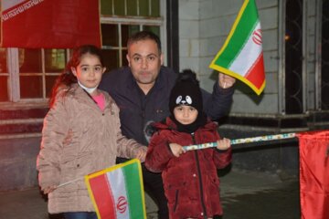 le feu d’artifice du 22 bahman sur la tour Azadi de Téhéran 