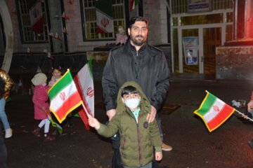 le feu d’artifice du 22 bahman sur la tour Azadi de Téhéran 