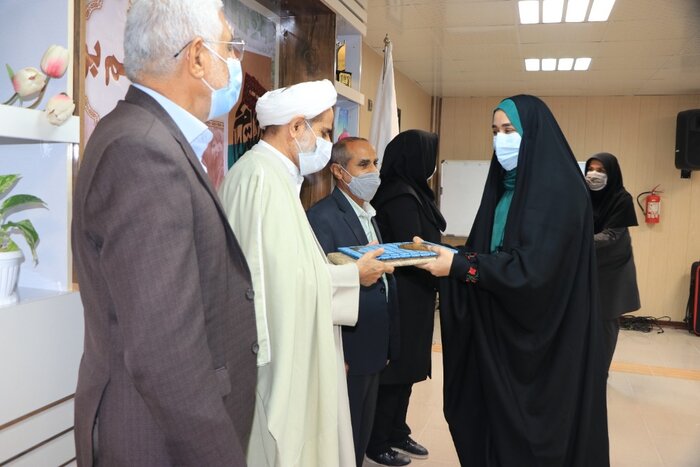 کتاب «ما هم بودیم؛ انقلاب اسلامی به روایت زنان هرمزگان» تحلیل و بررسی شد