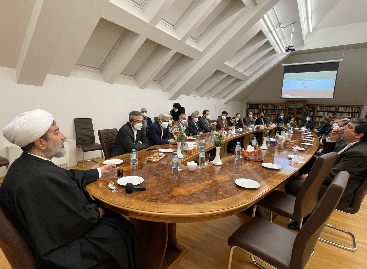 آیین بزرگداشت پیروزی انقلاب با حضور هیات مذاکره کننده ایران در وین برگزار شد