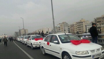 حضور ۴۳ عروس و داماد البرزی در جشن پیروزی انقلاب 