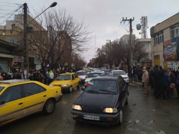 رژه خودروی و موتوری در چهل و سومین سالگرد انقلاب اسلامی در بوکان