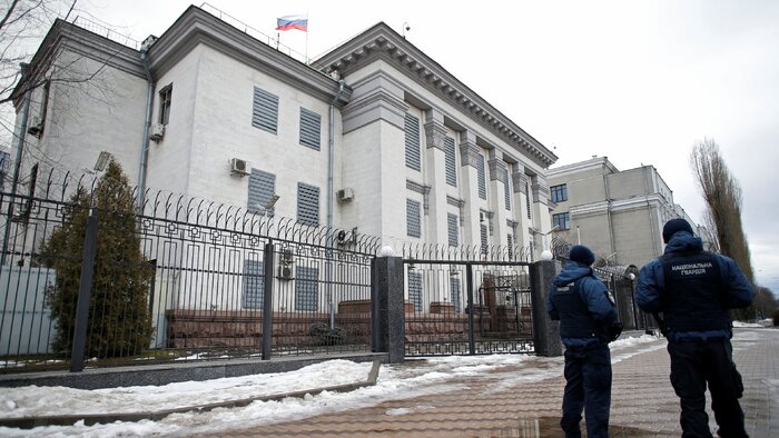 غرب همچنان در مسیر تشدید یک بحران ساختگی