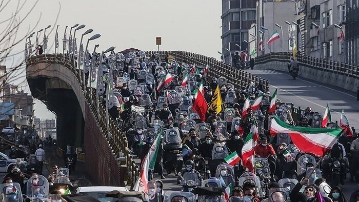 همراه با جشن انقلاب در مسیر آزادی