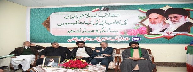 اندیشمندان پاکستانی : مشعل فروزان انقلاب اسلامی همچنان روشنی بخش راه ملت های مبارز علیه استکبار است