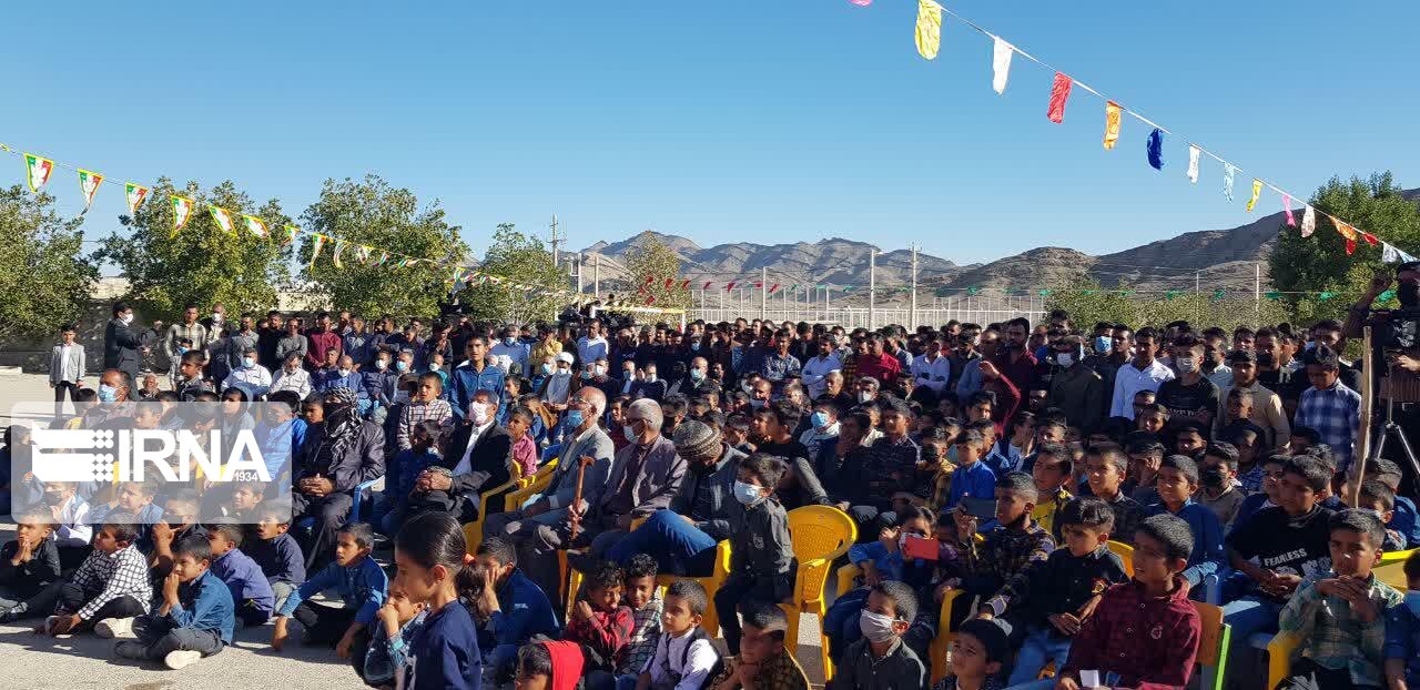 حماسه باشکوه مردم روستای چاه نهر لارستان در جشن ۴۳ سال استقامت