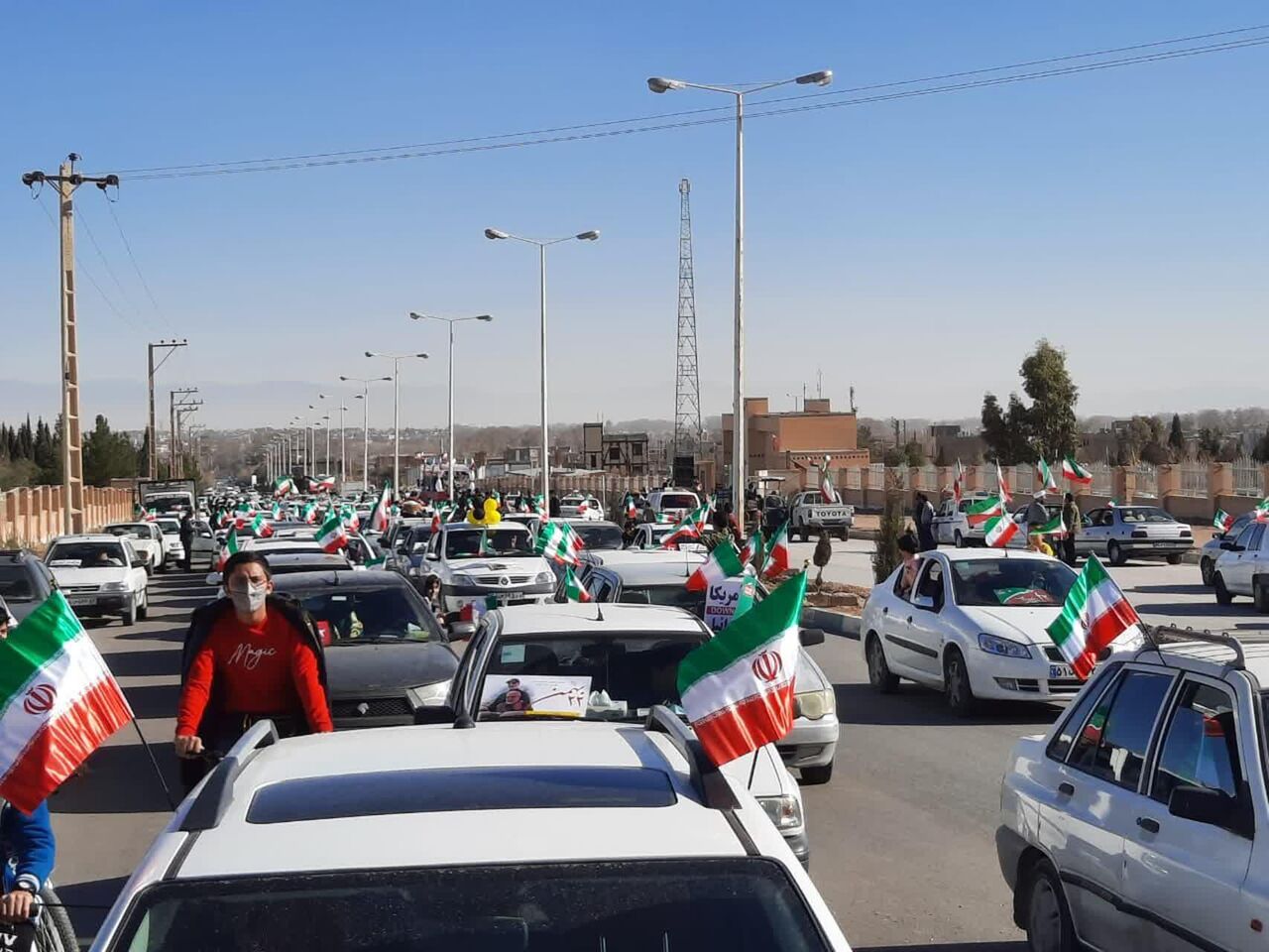 راهپیمایی خودرویی ۲۲ بهمن در مهریز برگزار شد