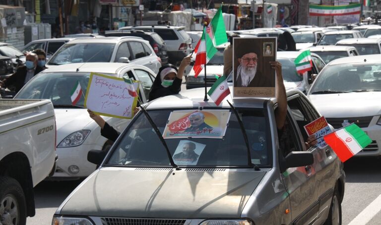 ساحل نشینان گناوه چهل وسومین بهار انقلاب را جشن گرفتند