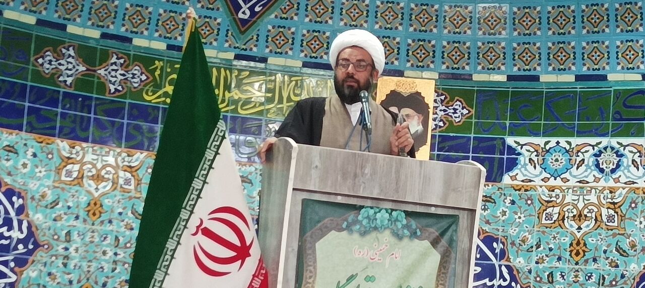 امام جمعه ریگان: حضور مردم سبب ماندگاری انقلاب شده است