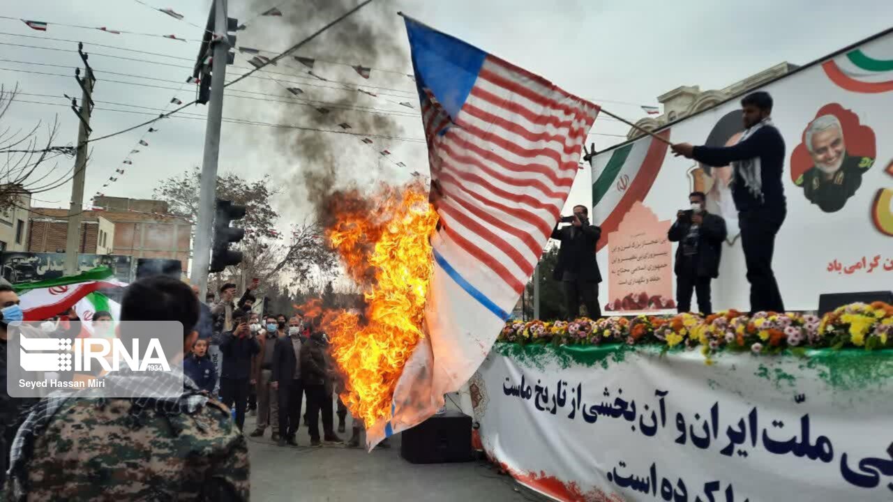 خواهر شهیدان فهمیده: انقلاب اسلامی نماد مقاومت در برابر قلدران تاریخ است