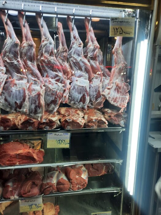 قیمت گوشت در بازار نصف قیمت اعلامی در برخی رسانه‌ها است