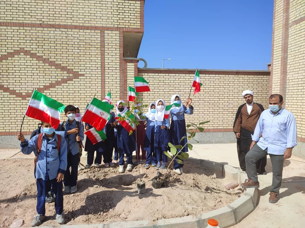 یکهزار و ۳۶۴ نهال ثمرده در روستاهای هرمزگان کاشته شد یکهزار و ۳۶۴ نهال ثمرده در روستاهای هرمزگان کاشته شد