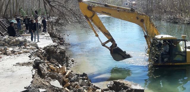 ۵ کیلومتر دیوار ساماندهی در بستر زاینده‌رود بنا شده است 