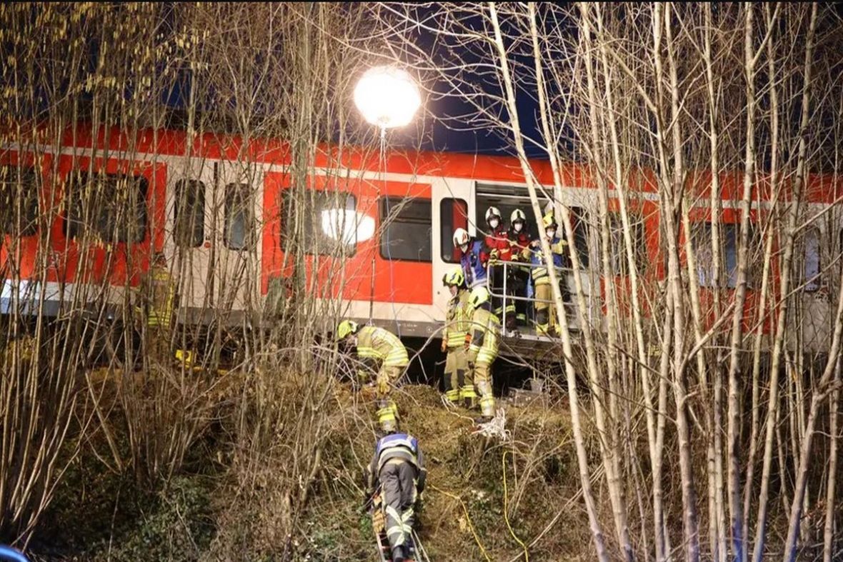یک کشته و بیش از ۱۰ زخمی در سانحه قطار در آلمان 