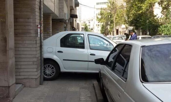 پیادهرو در تسخیر بیملاحظه خودروها