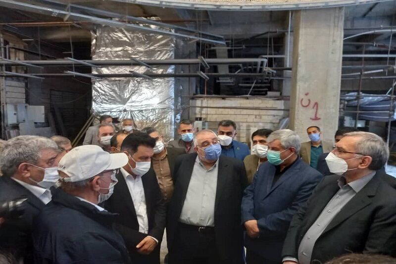 وزیر بهداشت از طرح توسعه ۲ بیمارستان در استان اصفهان بازدید کرد