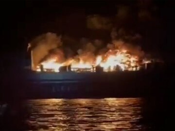 آتش سوزی در کشتی یونانی با ۲۸۸ سرنشین