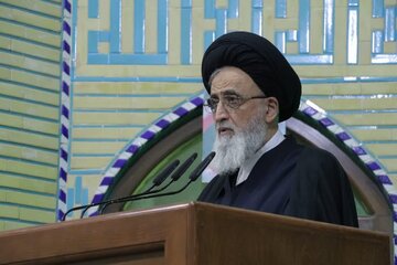 امام‌جمعه موقت یزد: جهاد تبیین در برابر جنگ ترکیبی دشمنان جدی گرفته شود