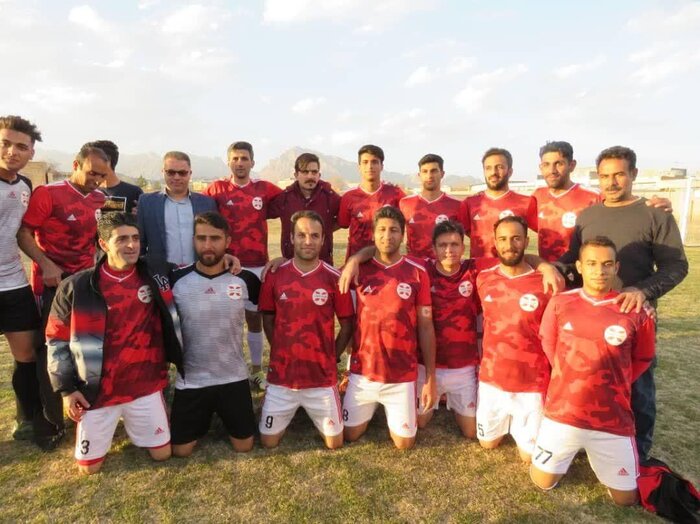 ۲ زمین چمن مهریز مناسب برگزاری مسابقه لیگ فوتبال کشور نیست