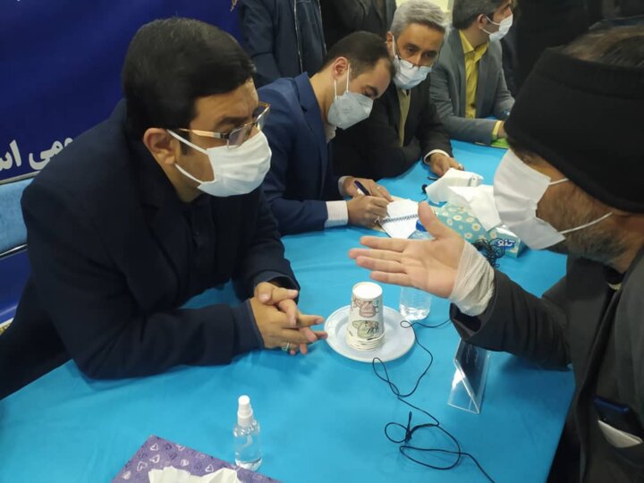 ارتباط بیواسطه استاندار همدان با مردم/ شنیدن درد دلها برای رفع مشکلات