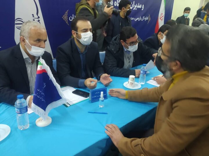 ارتباط بیواسطه استاندار همدان با مردم/ شنیدن درد دلها برای رفع مشکلات